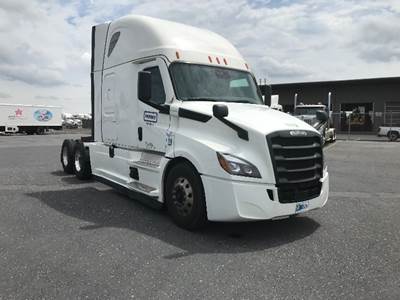 Freightliner Cascadia 126 Sleeper Semi Truck - 72" Integral Sleeper, 475HP, 12 Speed Automatic