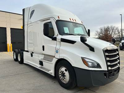 Freightliner Cascadia 126 Sleeper Semi Truck - 72" Integral Sleeper, 455HP, 12 Speed Automatic