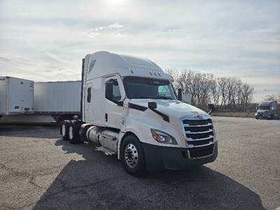 Freightliner Cascadia 126 Sleeper Semi Truck - 72" Integral Sleeper, Cummins 450HP, 10 Speed Automatic