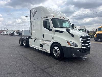 Freightliner Cascadia 126 Sleeper Semi Truck - 72" Integral Sleeper, 455HP, 10 Speed Manual