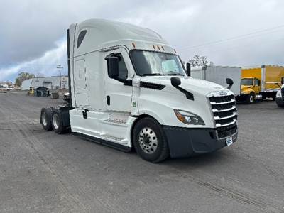 Freightliner Cascadia 126 Sleeper Semi Truck - 72" Integral Sleeper, 475HP, 12 Speed Automatic