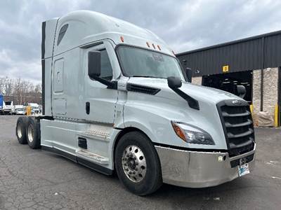 Freightliner Cascadia 126 Sleeper Semi Truck - 72" Integral Sleeper, 455HP, 12 Speed Automatic