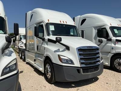 Freightliner Cascadia 126 Sleeper Semi Truck - Integral Sleeper
