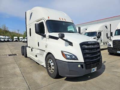 Freightliner Cascadia 126 Sleeper Semi Truck - 72" Integral Sleeper, 455HP, 12 Speed Automatic