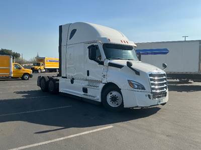 Freightliner Cascadia 126 Sleeper Semi Truck - 72" Integral Sleeper, 455HP, 12 Speed Automatic