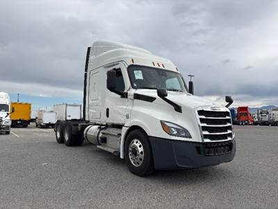Freightliner Cascadia 126 Sleeper Semi Truck - 48" Integral Sleeper, 475HP, 12 Speed Automatic
