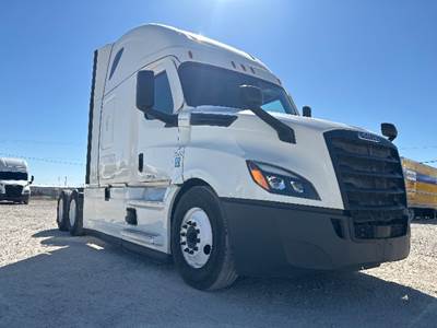 Freightliner Cascadia 126 Sleeper Semi Truck - 72" Integral Sleeper, 455HP, 12 Speed Automatic