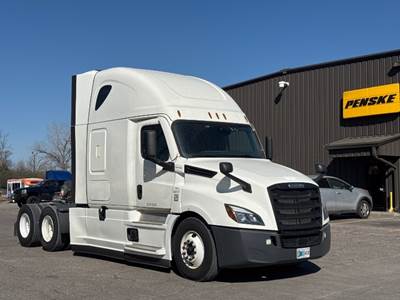 Freightliner Cascadia 126 Sleeper Semi Truck - 72" Integral Sleeper, 455HP, 12 Speed Automatic