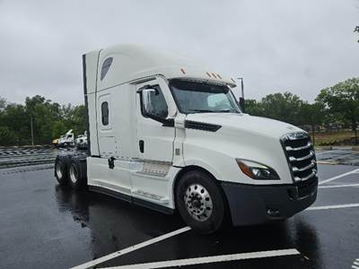 Freightliner Cascadia 126 Sleeper Semi Truck - 72" Integral Sleeper, 475HP, 12 Speed Automatic