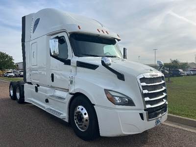 Freightliner Cascadia 126 Sleeper Semi Truck - 72" Integral Sleeper, 455HP, 10 Speed Manual