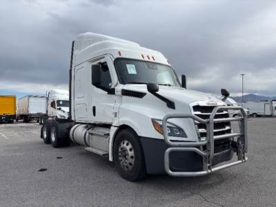 Freightliner Cascadia 126 Sleeper Semi Truck - 48" Integral Sleeper, 475HP, 12 Speed Automatic