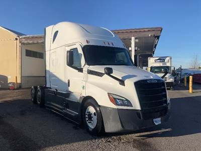 Freightliner Cascadia 126 Sleeper Semi Truck - 72" Integral Sleeper, 455HP, 12 Speed Automatic
