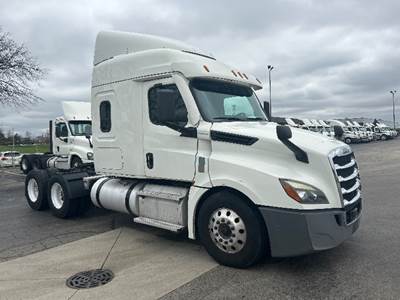 Freightliner Cascadia 126 Sleeper Semi Truck - 60" Integral Sleeper, 505HP, 12 Speed Automatic