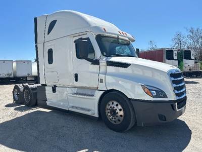 Freightliner Cascadia 126 Sleeper Semi Truck - 72" Integral Sleeper, 475HP, 12 Speed Automatic