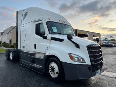 Freightliner Cascadia 126 Sleeper Semi Truck - 72" Integral Sleeper, 450HP, 12 Speed Automatic