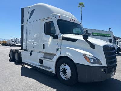 Freightliner Cascadia 126 Sleeper Semi Truck - 72" Integral Sleeper, 455HP, 12 Speed Automatic