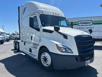 Freightliner Cascadia 126 Sleeper Semi Truck - 72" Integral Sleeper, 455HP, 12 Speed Automatic