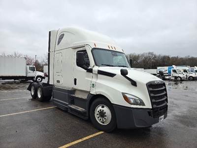 Freightliner Cascadia 126 Sleeper Semi Truck - 72" Integral Sleeper, 450HP, 12 Speed Automatic