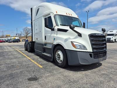 Freightliner Cascadia 126 Sleeper Semi Truck - 72" Integral Sleeper, 450HP, 12 Speed Automatic