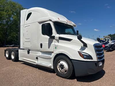 Freightliner Cascadia 126 Sleeper Semi Truck - 72" Integral Sleeper, Cummins 450HP, 13 Speed Automatic