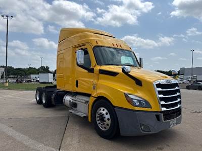 Freightliner Cascadia 126 Sleeper Semi Truck - 72" Integral Sleeper, 455HP, 12 Speed Automatic