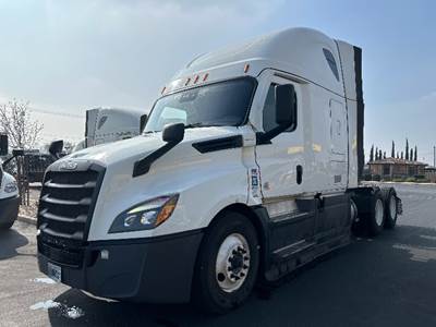 Freightliner Cascadia 126 Sleeper Semi Truck - 72" Integral Sleeper, 450HP, 12 Speed Automatic