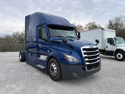 Freightliner Cascadia 126 Single Axle Sleeper Semi Truck - 72" Integral Sleeper, 435HP, 12 Speed Automatic
