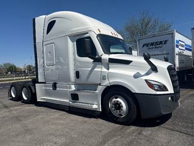 Freightliner Cascadia 126 Sleeper Semi Truck - 72" Integral Sleeper, 455HP, 12 Speed Automatic