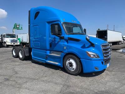 Freightliner Cascadia 126 Sleeper Semi Truck - 72" Integral Sleeper, 455HP, 10 Speed Manual