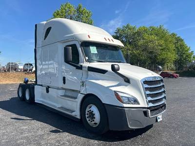 Freightliner Cascadia 126 Sleeper Semi Truck - 72" Integral Sleeper, 455HP, 12 Speed Automatic