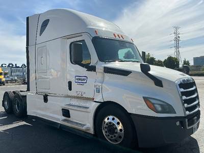 Freightliner Cascadia 126 Sleeper Semi Truck - 72" Integral Sleeper, 455HP, 12 Speed Automatic