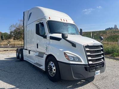 Freightliner Cascadia 126 Sleeper Semi Truck - 72" Integral Sleeper, 475HP, 12 Speed Automatic