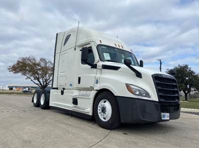 Freightliner Cascadia 126 Sleeper Semi Truck - 72" Integral Sleeper, 455HP, 12 Speed Automatic