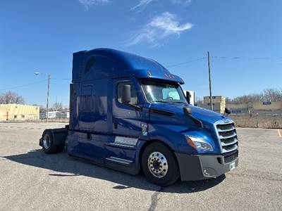 Freightliner Cascadia 126 Single Axle Sleeper Semi Truck - 72" Integral Sleeper, 435HP, 12 Speed Automatic