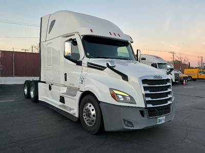 Freightliner Cascadia 126 Sleeper Semi Truck - 72" Integral Sleeper, 455HP, 12 Speed Automatic