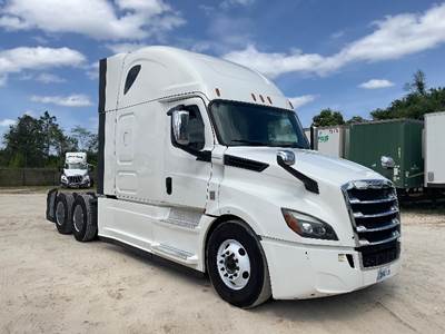 Freightliner Cascadia 126 Sleeper Semi Truck - 72" Integral Sleeper, 400HP, 12 Speed Automatic