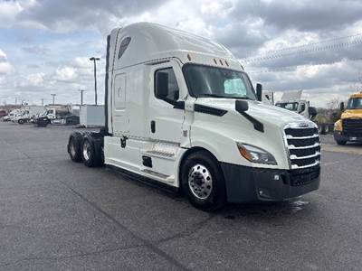 Freightliner Cascadia 126 Sleeper Semi Truck - 72" Integral Sleeper, 455HP, 10 Speed Manual