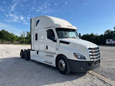 Freightliner Cascadia 126 Sleeper Semi Truck - 72" Integral Sleeper, 475HP, 12 Speed Automatic