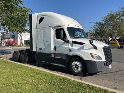 Freightliner Cascadia 126 Sleeper Semi Truck - 72" Integral Sleeper, 450HP, 12 Speed Automatic