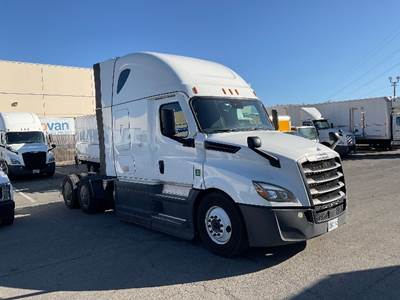 Freightliner Cascadia 126 Sleeper Semi Truck - 72" Integral Sleeper, 450HP, 12 Speed Automatic