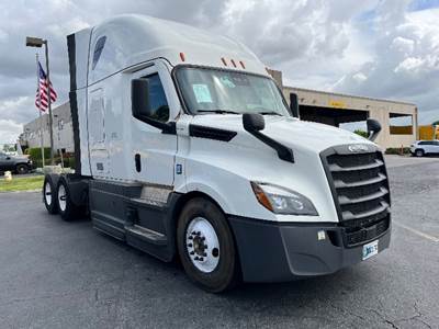 Freightliner Cascadia 126 Sleeper Semi Truck - 72" Integral Sleeper, 450HP, 12 Speed Automatic