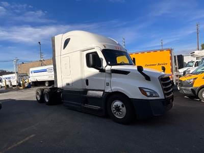 Freightliner Cascadia 126 Sleeper Semi Truck - 72" Integral Sleeper, 450HP, 12 Speed Automatic