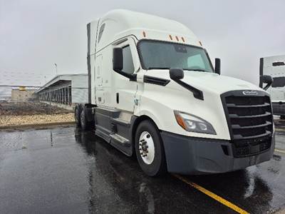 Freightliner Cascadia 126 Sleeper Semi Truck - 72" Integral Sleeper, 450HP, 12 Speed Automatic