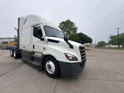 Freightliner Cascadia 126 Sleeper Semi Truck - 72" Integral Sleeper, 450HP, 12 Speed Automatic
