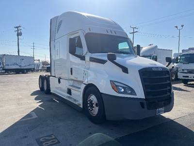 Freightliner Cascadia 126 Sleeper Semi Truck - 72" Integral Sleeper, 455HP, 12 Speed Automatic
