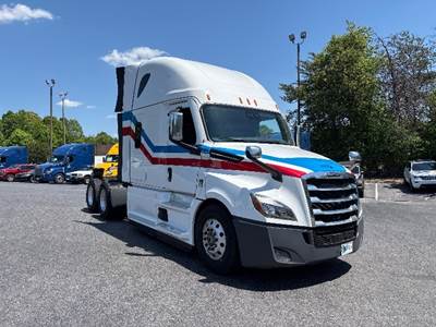 Freightliner Cascadia 126 Sleeper Semi Truck - 72" Integral Sleeper, 425HP, 12 Speed Automatic