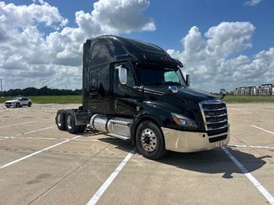 Freightliner Cascadia 126 Sleeper Semi Truck - 72" Integral Sleeper, 475HP, 12 Speed Automatic