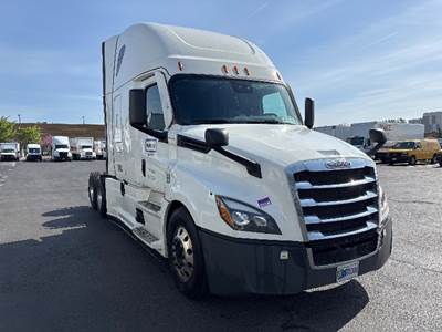 Freightliner Cascadia 126 Sleeper Semi Truck - 72" Integral Sleeper, 475HP, 12 Speed Automatic