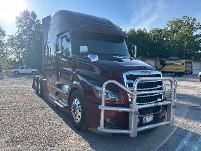 Freightliner Cascadia 126 Sleeper Semi Truck - 72" Integral Sleeper, 455HP, 12 Speed Automatic