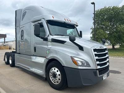 Freightliner Cascadia 126 Sleeper Semi Truck - 72" Integral Sleeper, 455HP, 10 Speed Manual
